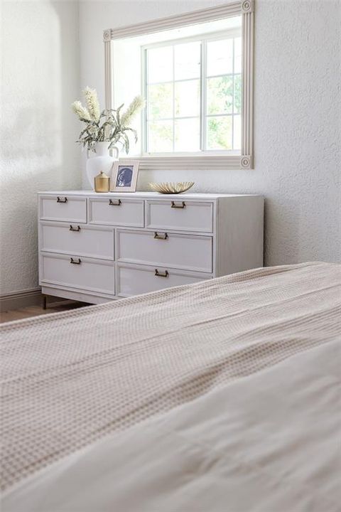 待售: $995,000 (4 贝兹, 4 浴室, 4200 平方英尺)