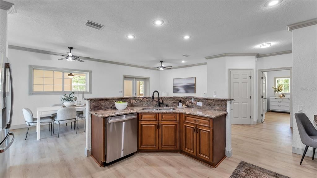 待售: $995,000 (4 贝兹, 4 浴室, 4200 平方英尺)