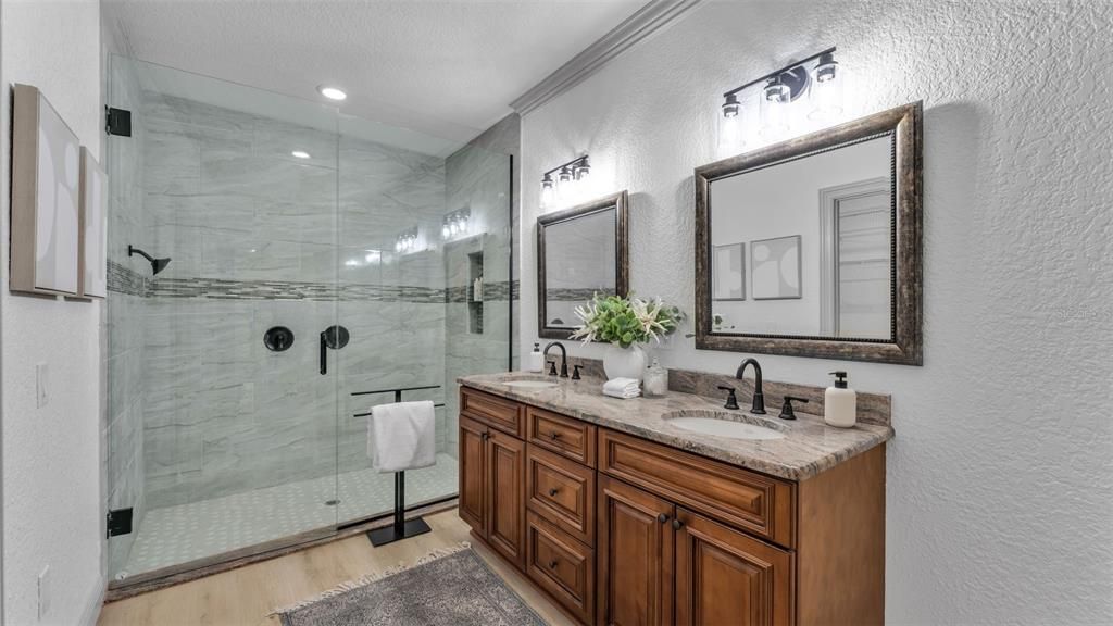 待售: $995,000 (4 贝兹, 4 浴室, 4200 平方英尺)