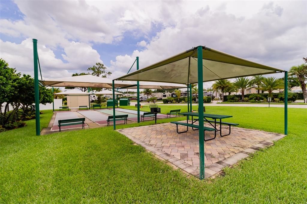 Activo con contrato: $190,000 (0.14 acres)