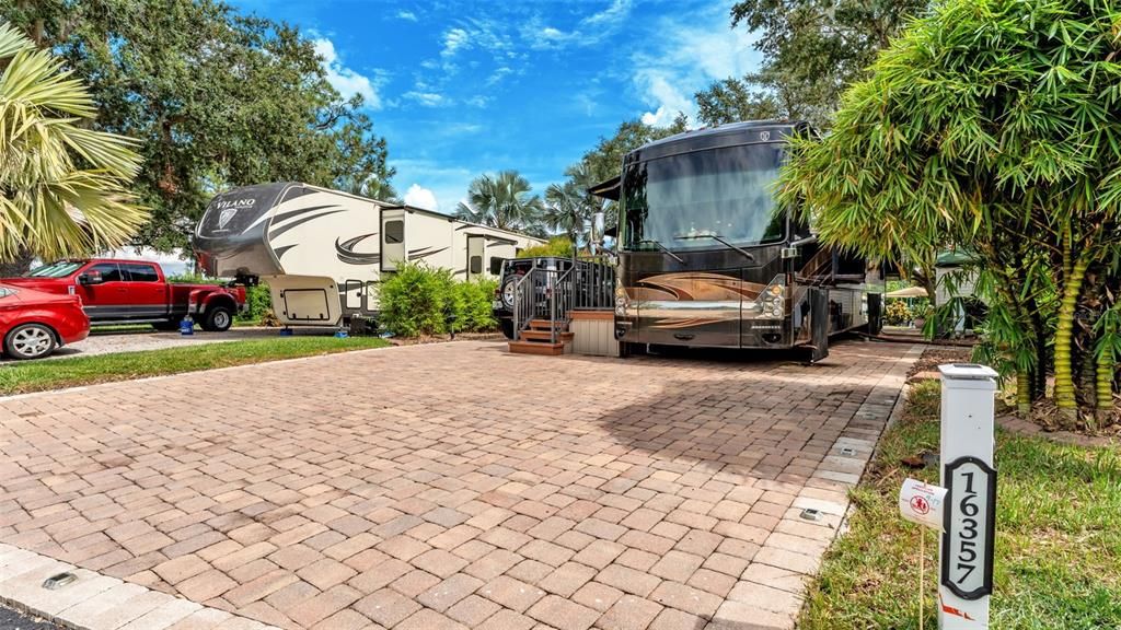 Activo con contrato: $190,000 (0.14 acres)