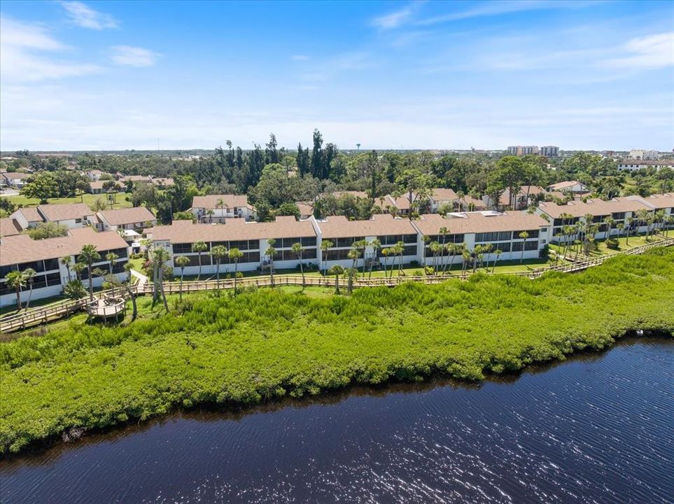 待售: $295,000 (2 贝兹, 2 浴室, 1031 平方英尺)