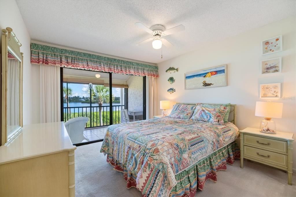 待售: $295,000 (2 贝兹, 2 浴室, 1031 平方英尺)