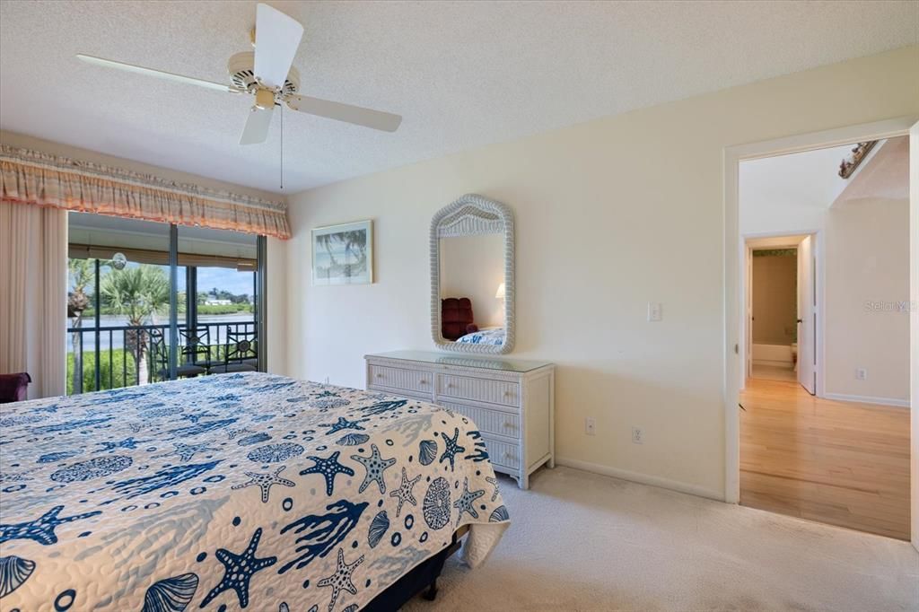 待售: $295,000 (2 贝兹, 2 浴室, 1031 平方英尺)