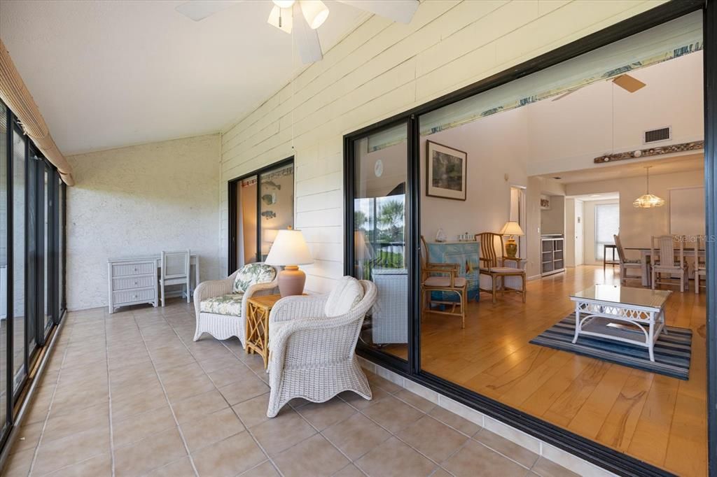 待售: $295,000 (2 贝兹, 2 浴室, 1031 平方英尺)