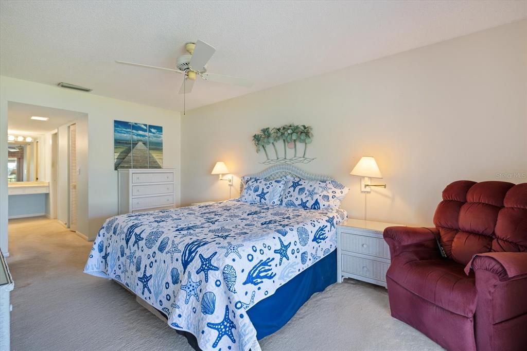 待售: $295,000 (2 贝兹, 2 浴室, 1031 平方英尺)