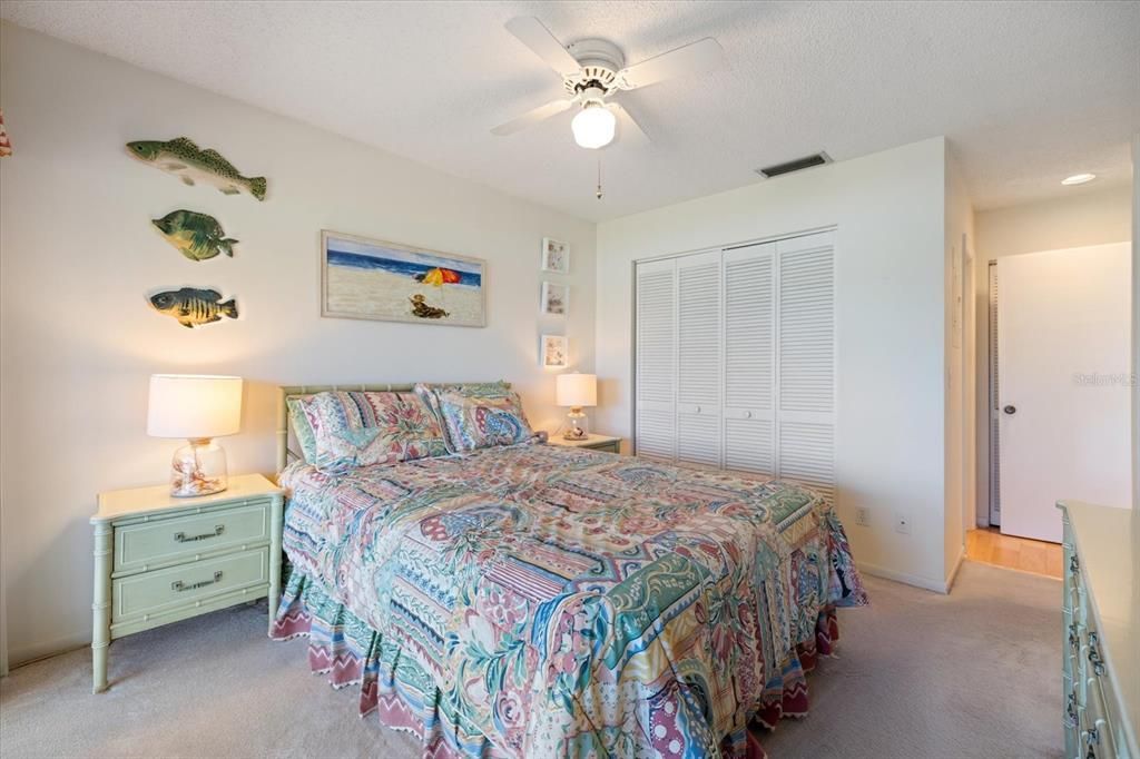 待售: $295,000 (2 贝兹, 2 浴室, 1031 平方英尺)