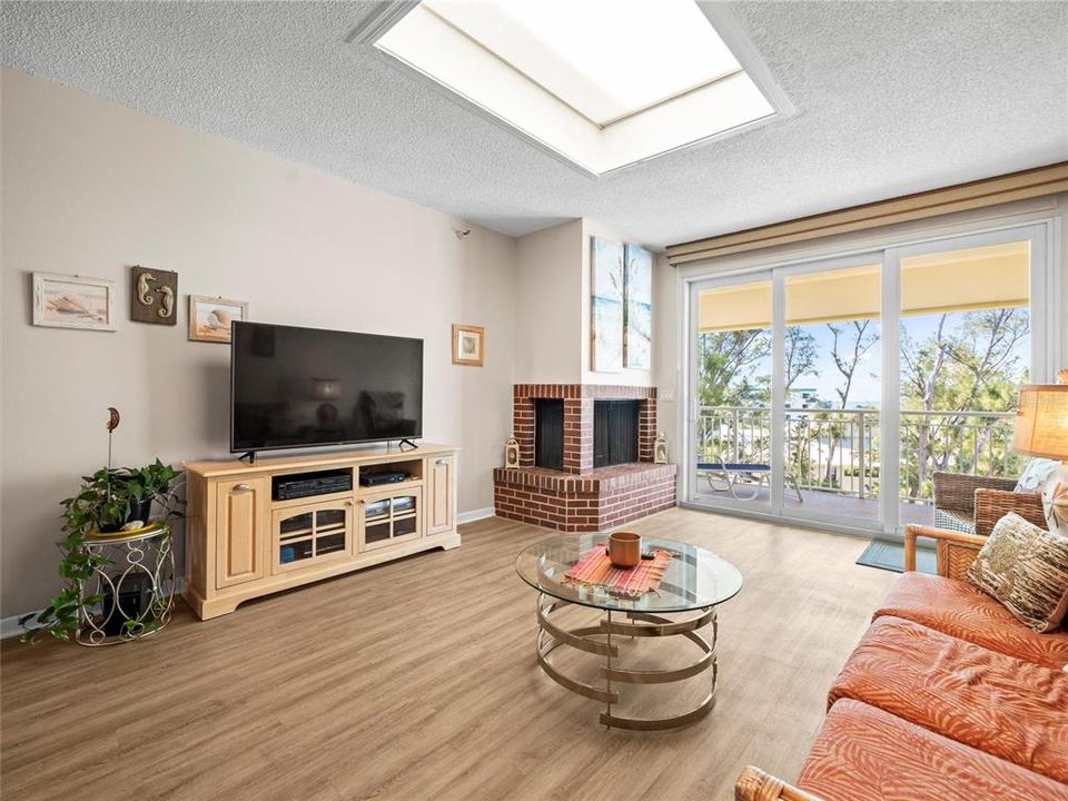 For Sale: $1,099,900 (3 beds, 2 baths, 1530 Square Feet)