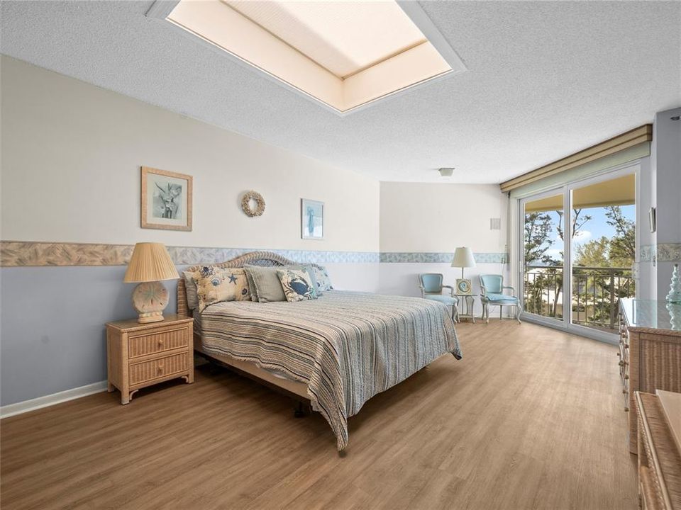 For Sale: $1,099,900 (3 beds, 2 baths, 1530 Square Feet)