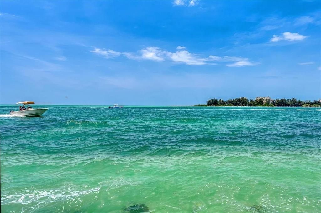 На продажу: $8,500,000 (0.86 acres)