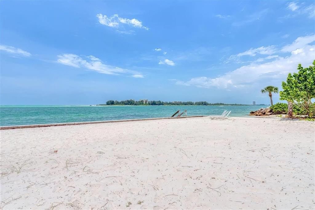 На продажу: $8,500,000 (0.86 acres)