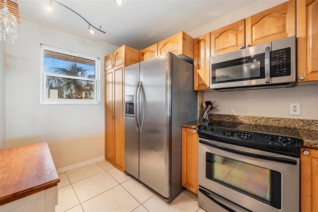 Activo con contrato: $3,000 (2 camas, 2 baños, 1025 Pies cuadrados)