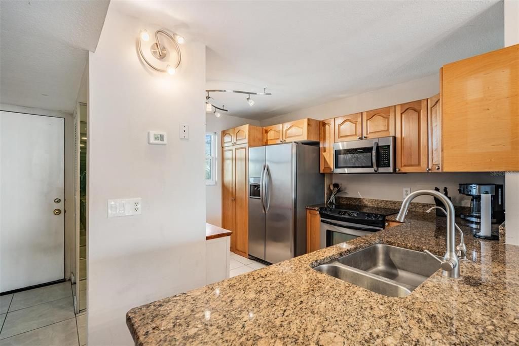 Activo con contrato: $3,000 (2 camas, 2 baños, 1025 Pies cuadrados)