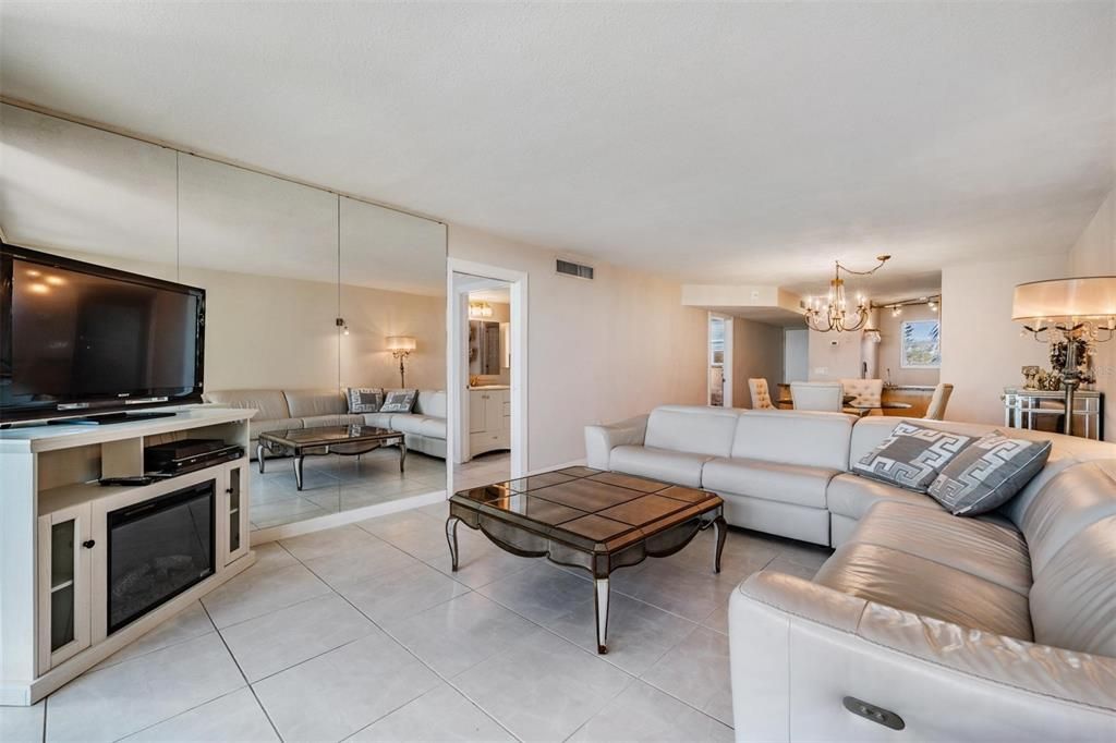 Activo con contrato: $3,000 (2 camas, 2 baños, 1025 Pies cuadrados)