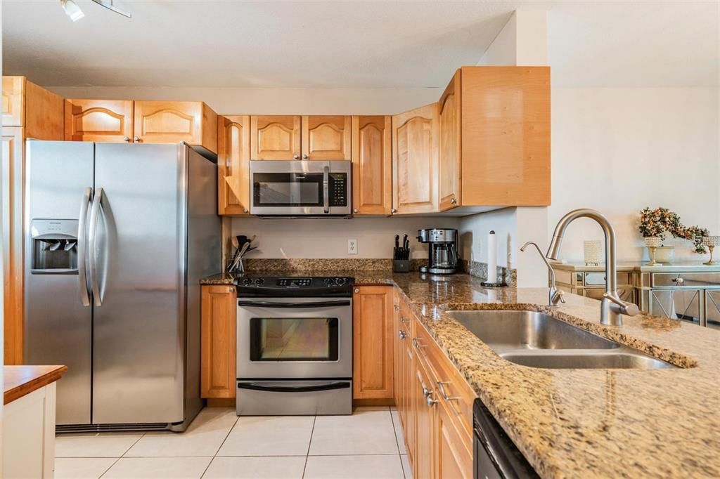 Activo con contrato: $3,000 (2 camas, 2 baños, 1025 Pies cuadrados)