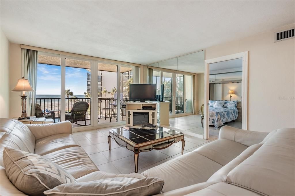 Activo con contrato: $3,000 (2 camas, 2 baños, 1025 Pies cuadrados)