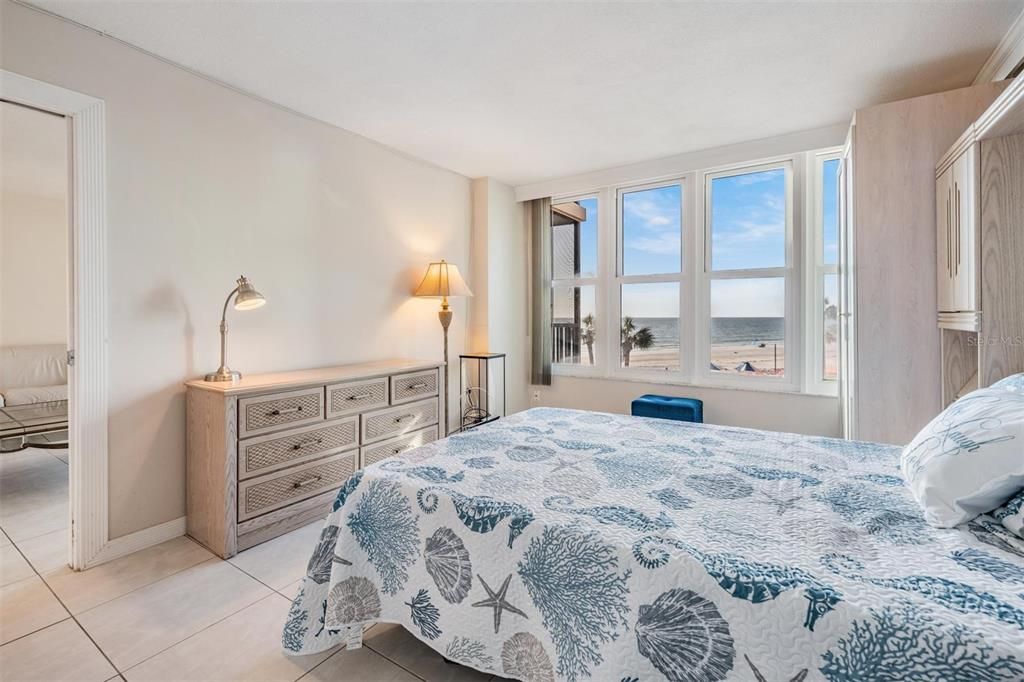 Activo con contrato: $3,000 (2 camas, 2 baños, 1025 Pies cuadrados)