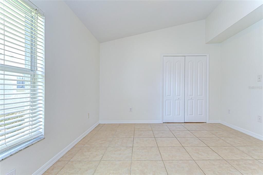 Под контрактом: $384,900 (4 спален, 3 ванн, 1806 Квадратных фут)