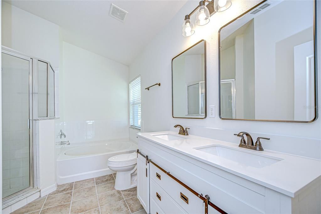 Под контрактом: $384,900 (4 спален, 3 ванн, 1806 Квадратных фут)