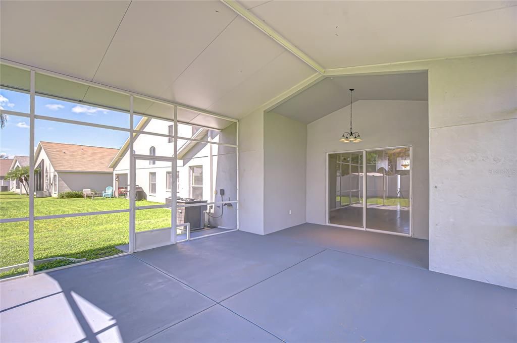 Под контрактом: $384,900 (4 спален, 3 ванн, 1806 Квадратных фут)