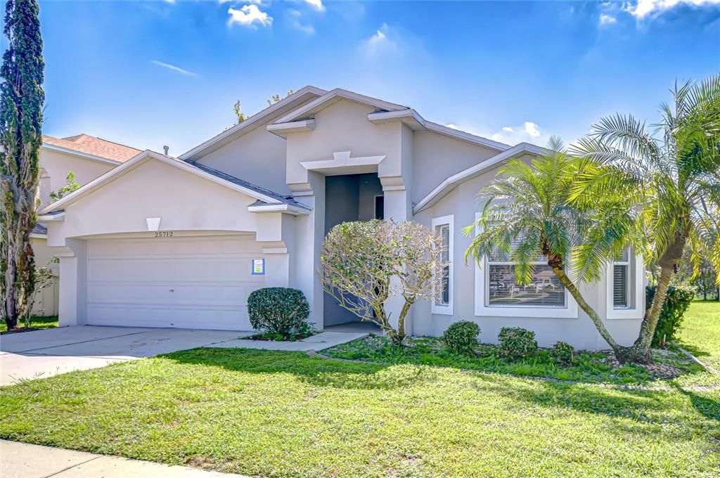 Под контрактом: $384,900 (4 спален, 3 ванн, 1806 Квадратных фут)