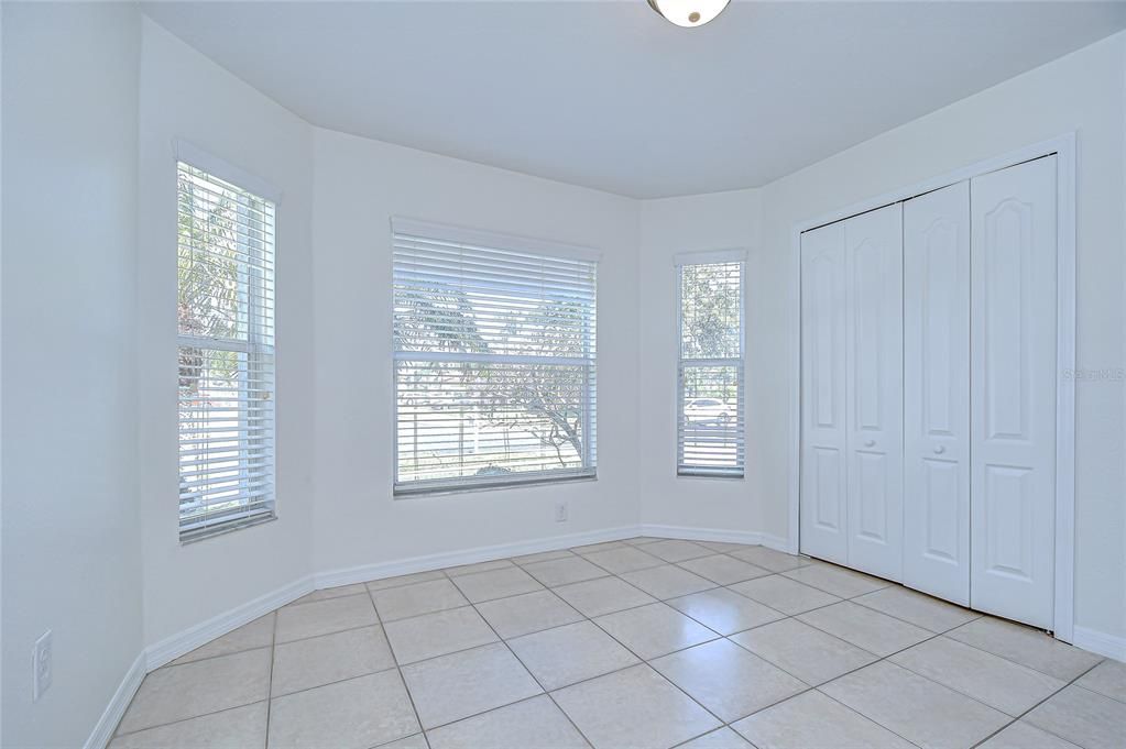 Под контрактом: $384,900 (4 спален, 3 ванн, 1806 Квадратных фут)