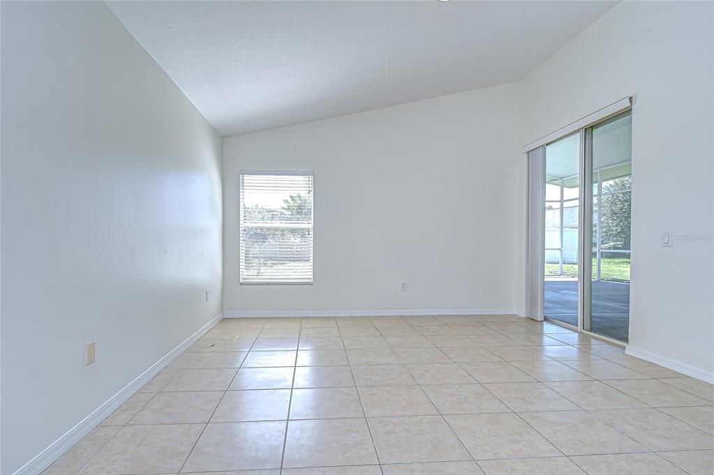 Под контрактом: $384,900 (4 спален, 3 ванн, 1806 Квадратных фут)