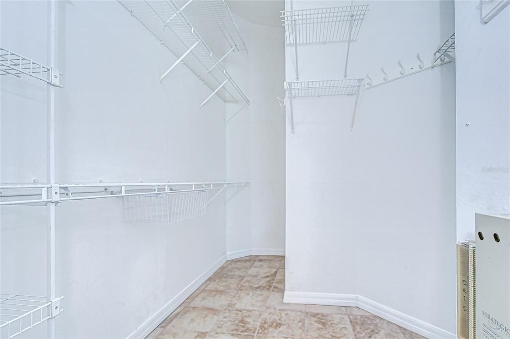 Под контрактом: $384,900 (4 спален, 3 ванн, 1806 Квадратных фут)