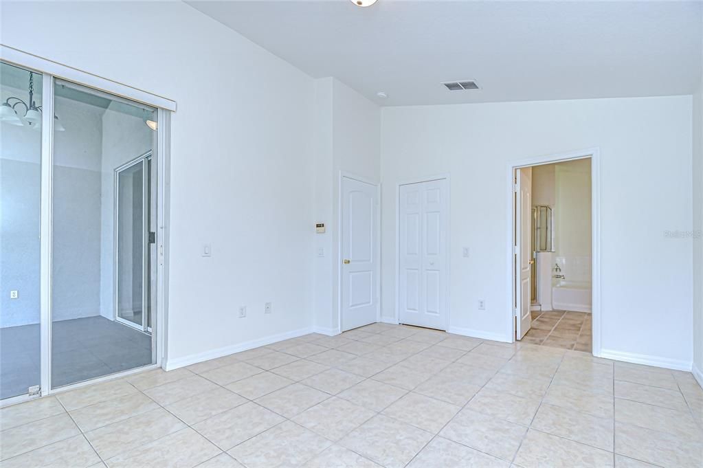 Под контрактом: $384,900 (4 спален, 3 ванн, 1806 Квадратных фут)