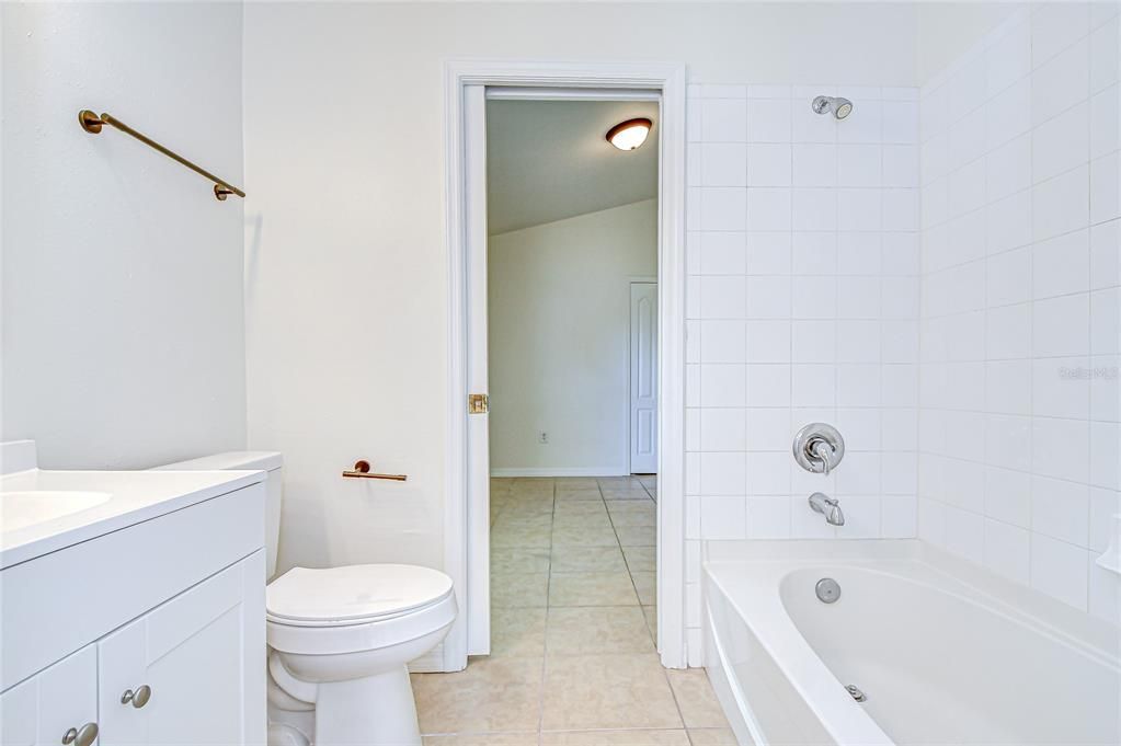 Под контрактом: $384,900 (4 спален, 3 ванн, 1806 Квадратных фут)