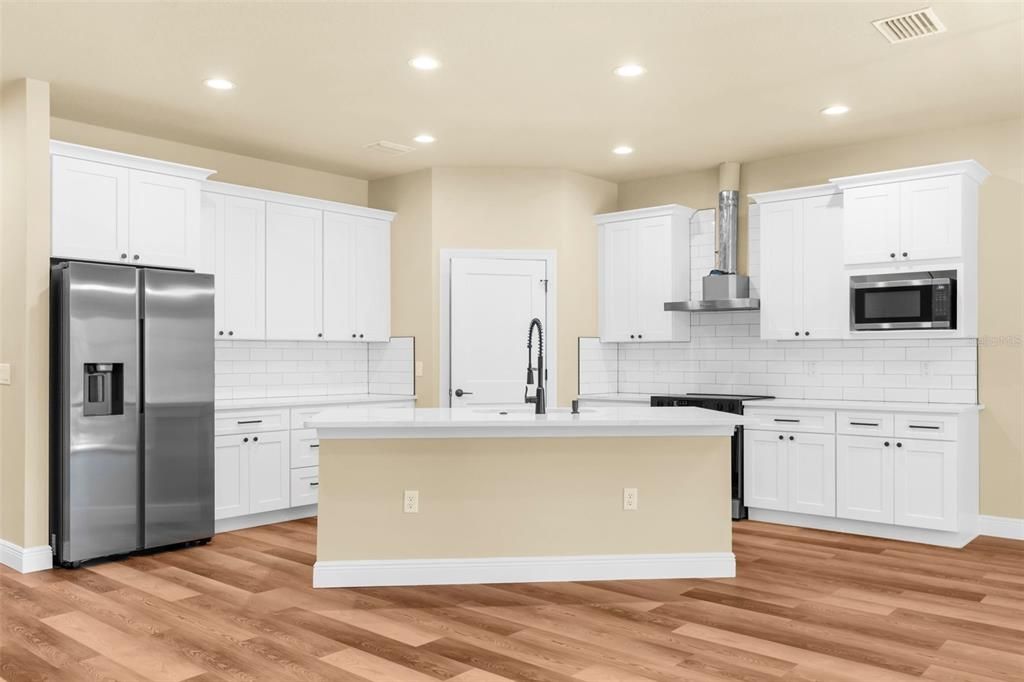 На продажу: $438,900 (4 спален, 2 ванн, 2166 Квадратных фут)