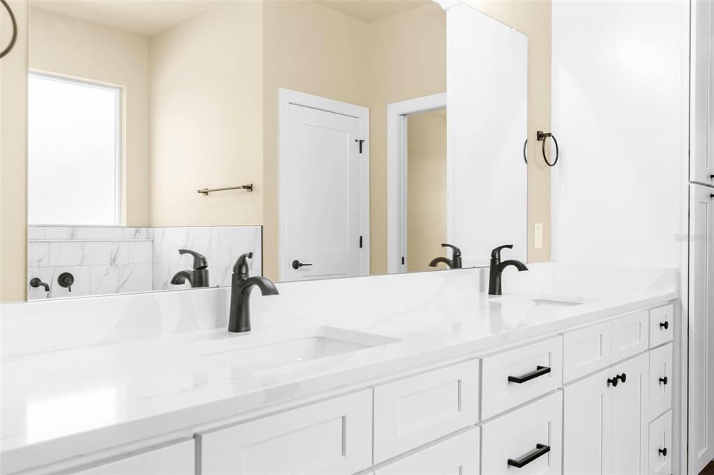 На продажу: $438,900 (4 спален, 2 ванн, 2166 Квадратных фут)