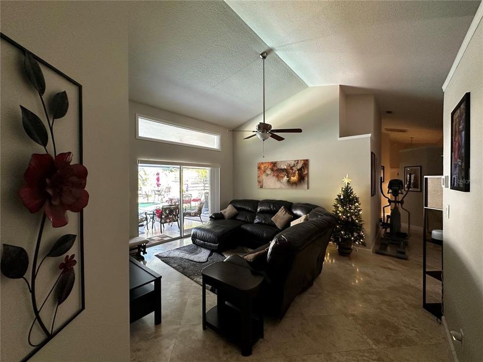 En Renta: $3,300 (4 camas, 2 baños, 1980 Pies cuadrados)