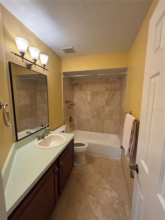 En Renta: $3,300 (4 camas, 2 baños, 1980 Pies cuadrados)