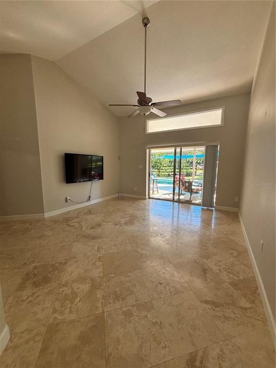 En Renta: $3,300 (4 camas, 2 baños, 1980 Pies cuadrados)