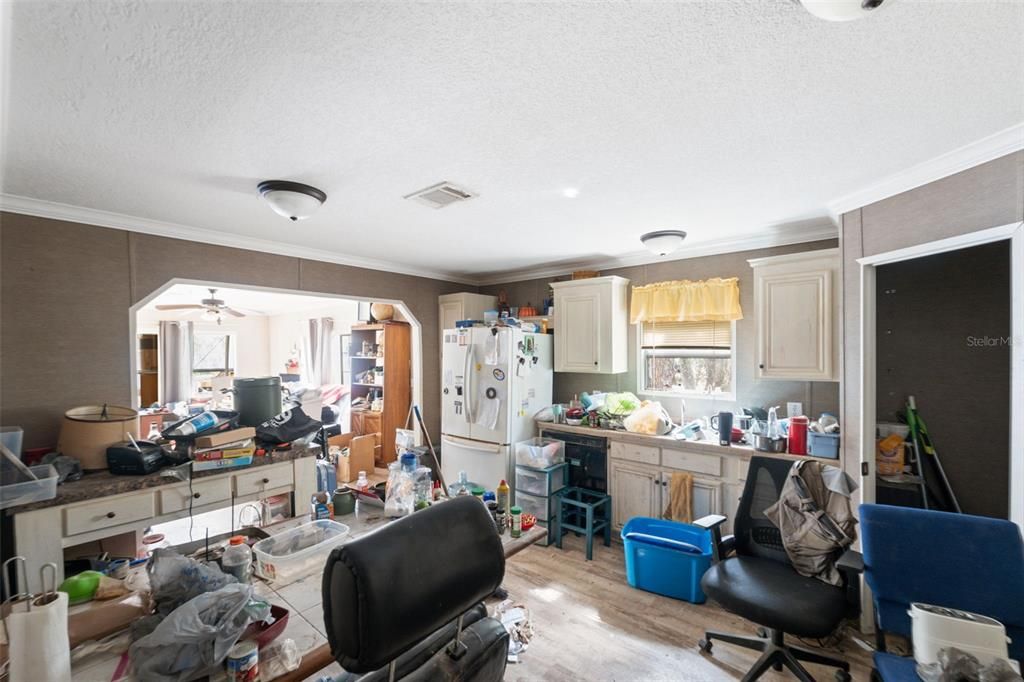 For Sale: $198,000 (3 beds, 2 baths, 1296 Square Feet)