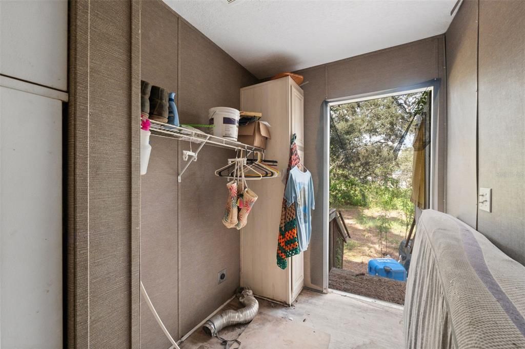 For Sale: $198,000 (3 beds, 2 baths, 1296 Square Feet)