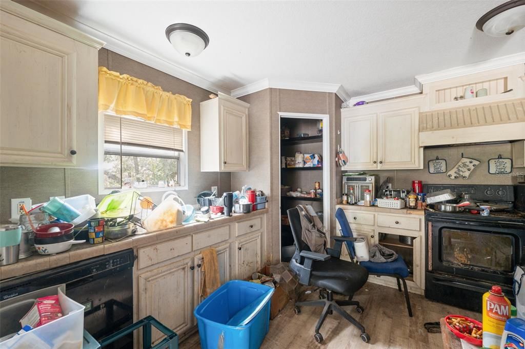 For Sale: $198,000 (3 beds, 2 baths, 1296 Square Feet)