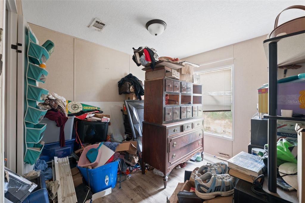 For Sale: $198,000 (3 beds, 2 baths, 1296 Square Feet)