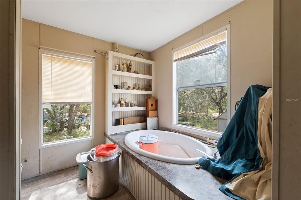 For Sale: $198,000 (3 beds, 2 baths, 1296 Square Feet)