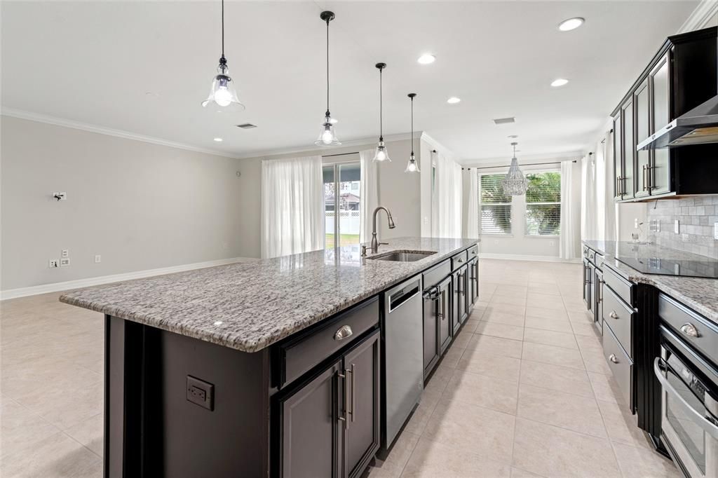 Active With Contract: $599,000 (4 beds, 3 baths, 2933 Square Feet)