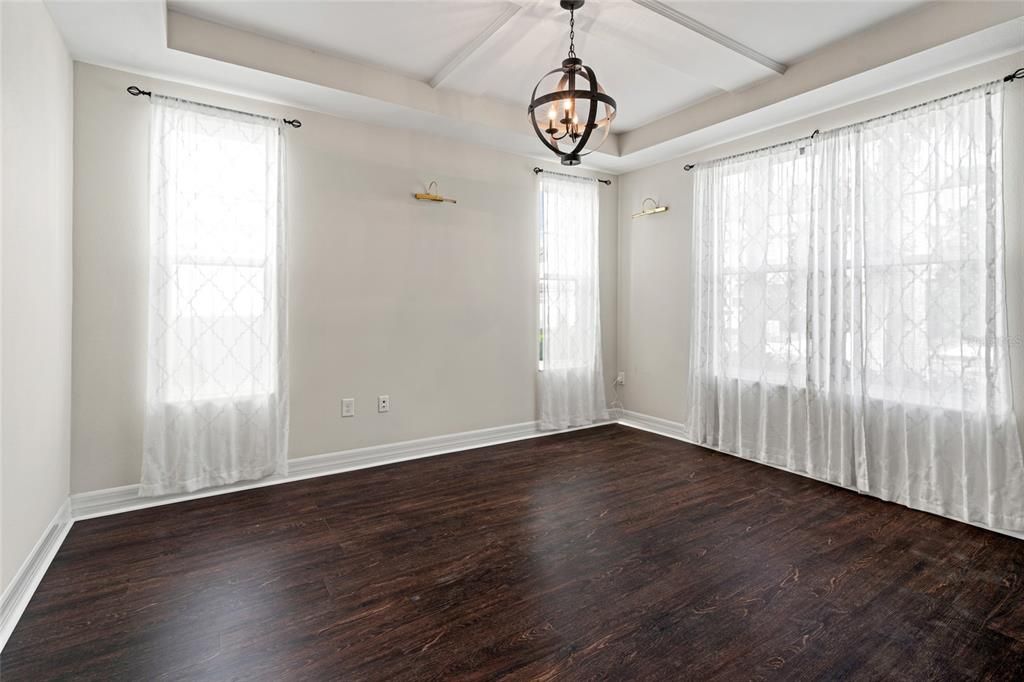 Active With Contract: $599,000 (4 beds, 3 baths, 2933 Square Feet)