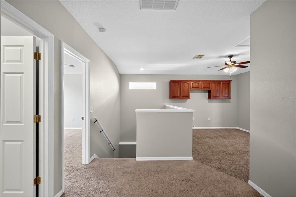 Activo con contrato: $439,000 (4 camas, 2 baños, 2227 Pies cuadrados)