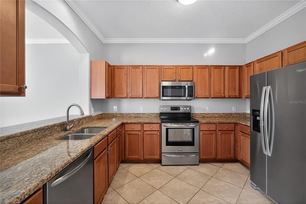 Activo con contrato: $439,000 (4 camas, 2 baños, 2227 Pies cuadrados)