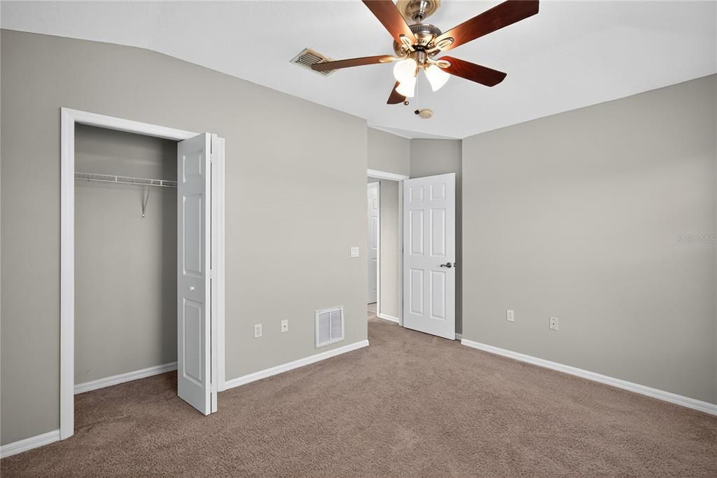 Activo con contrato: $439,000 (4 camas, 2 baños, 2227 Pies cuadrados)