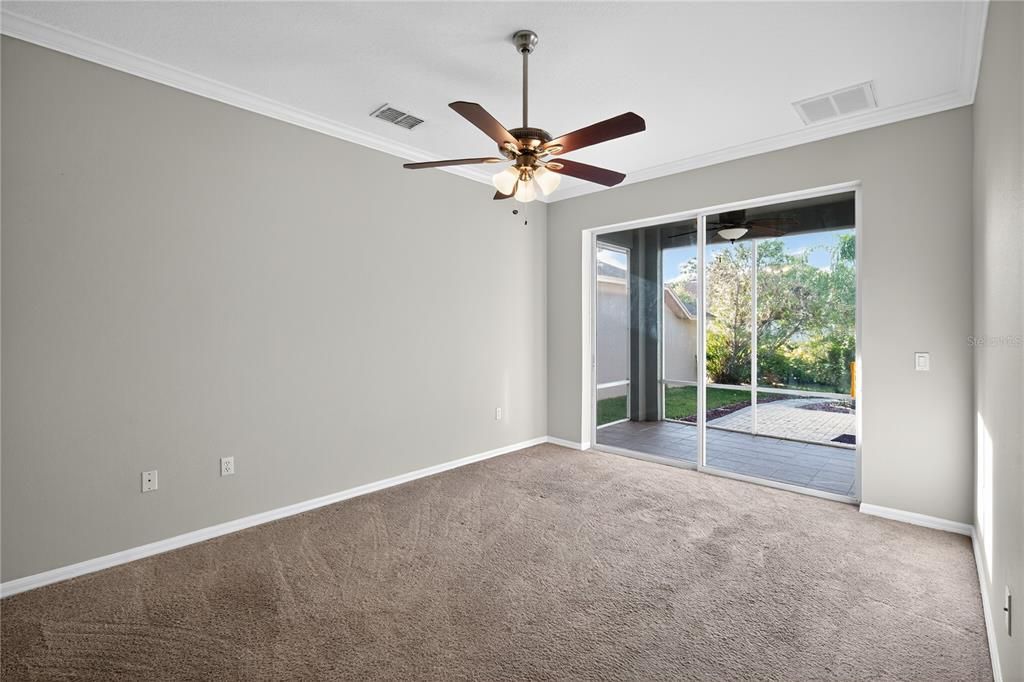 Activo con contrato: $439,000 (4 camas, 2 baños, 2227 Pies cuadrados)