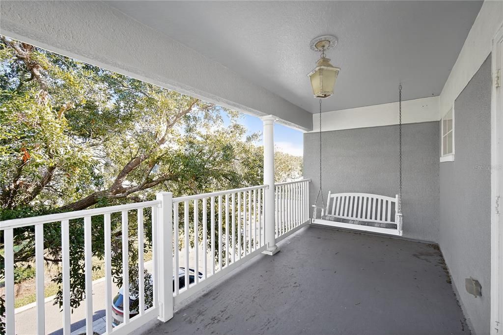 Activo con contrato: $439,000 (4 camas, 2 baños, 2227 Pies cuadrados)