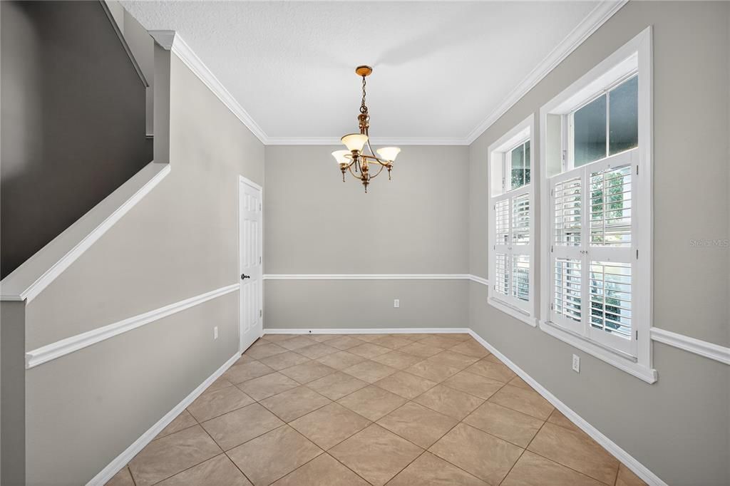 Activo con contrato: $439,000 (4 camas, 2 baños, 2227 Pies cuadrados)