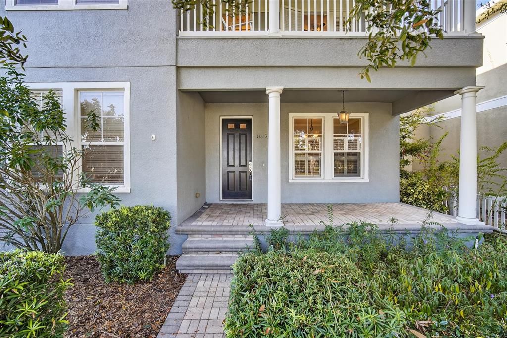 Activo con contrato: $439,000 (4 camas, 2 baños, 2227 Pies cuadrados)