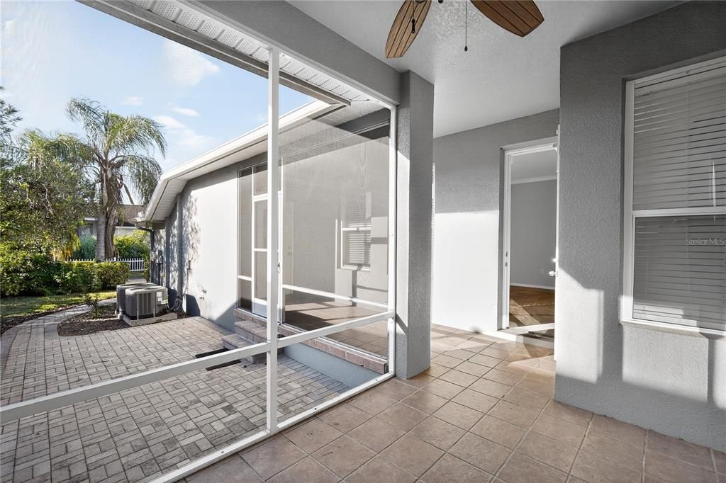 Activo con contrato: $439,000 (4 camas, 2 baños, 2227 Pies cuadrados)